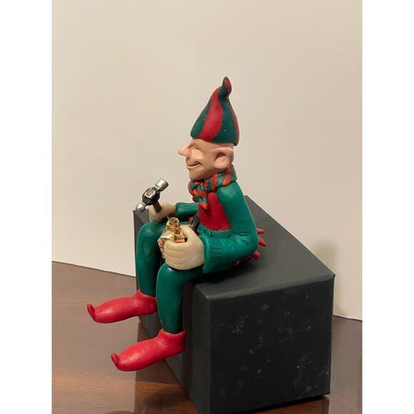 D Manning Limited Addition Elf Shelf Sitter - Picture 3 of 8
